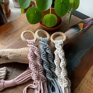 plant hanger 44 - KnittsKnotts
