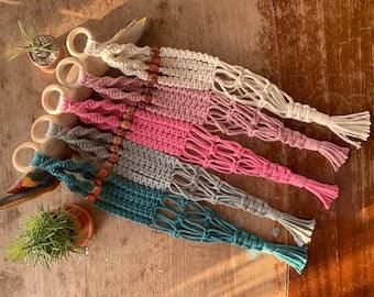 plant hanger 44 - KnittsKnotts